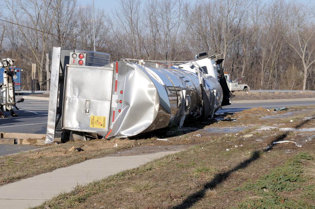 A truck crashed into a trailer

AI-generated content may be incorrect.